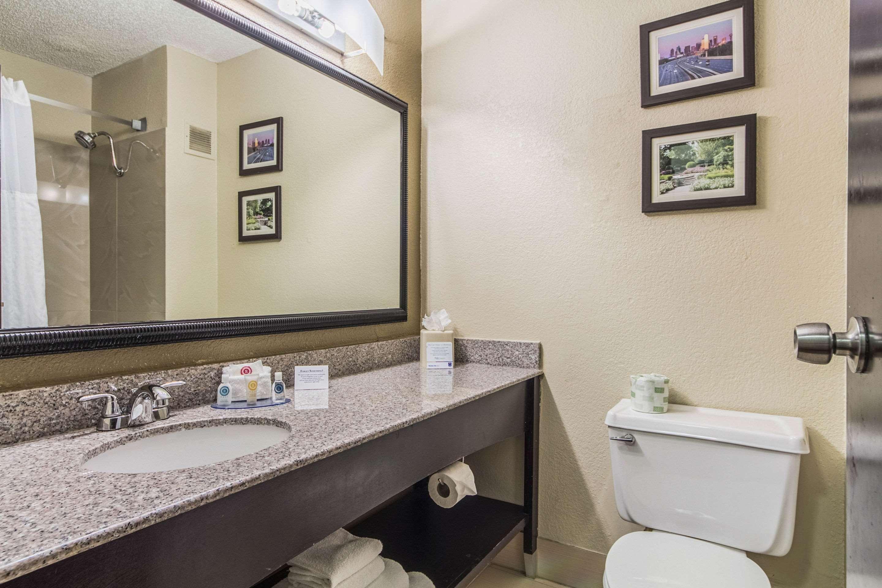 Comfort Inn Dallas Park Central Екстер'єр фото