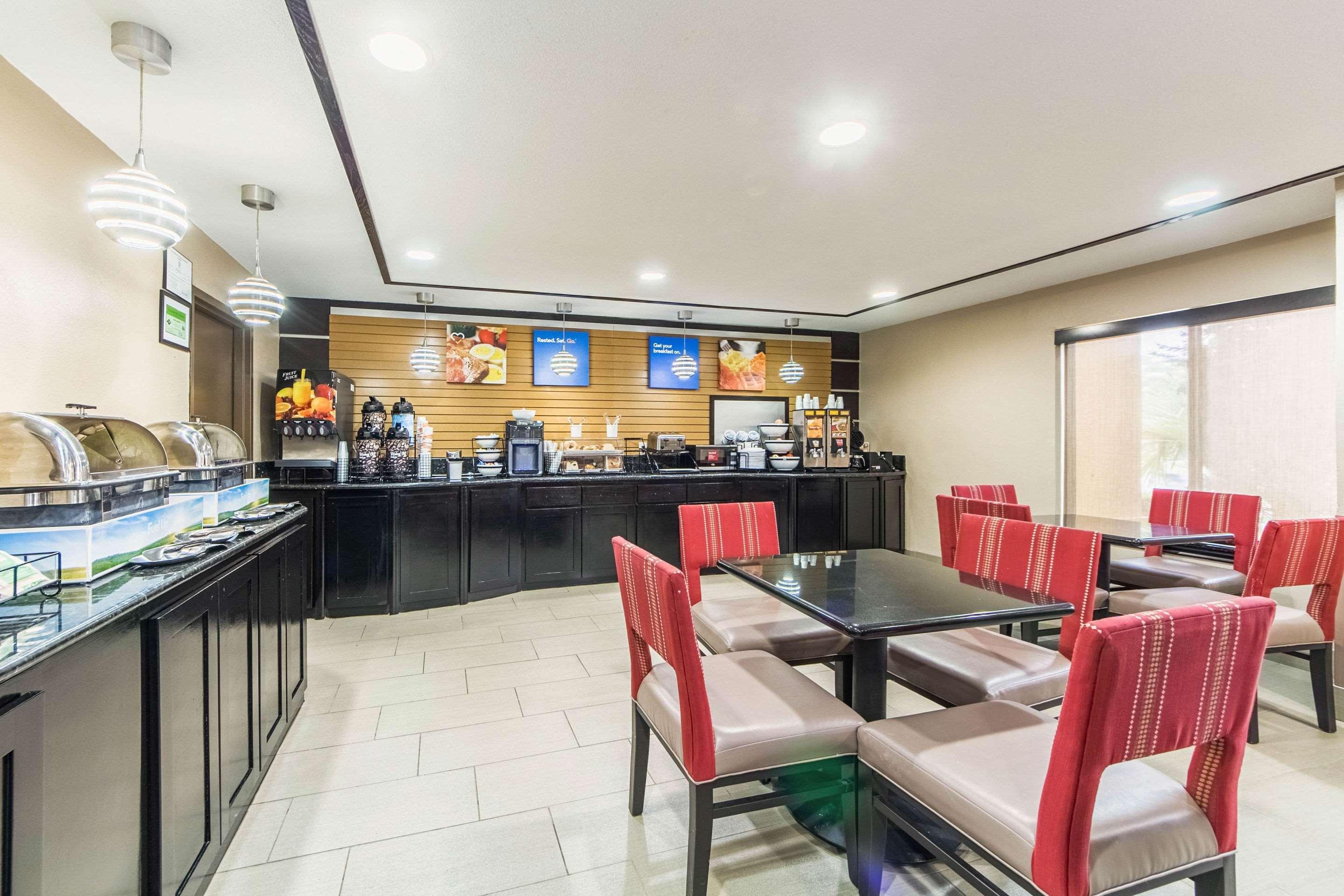 Comfort Inn Dallas Park Central Екстер'єр фото