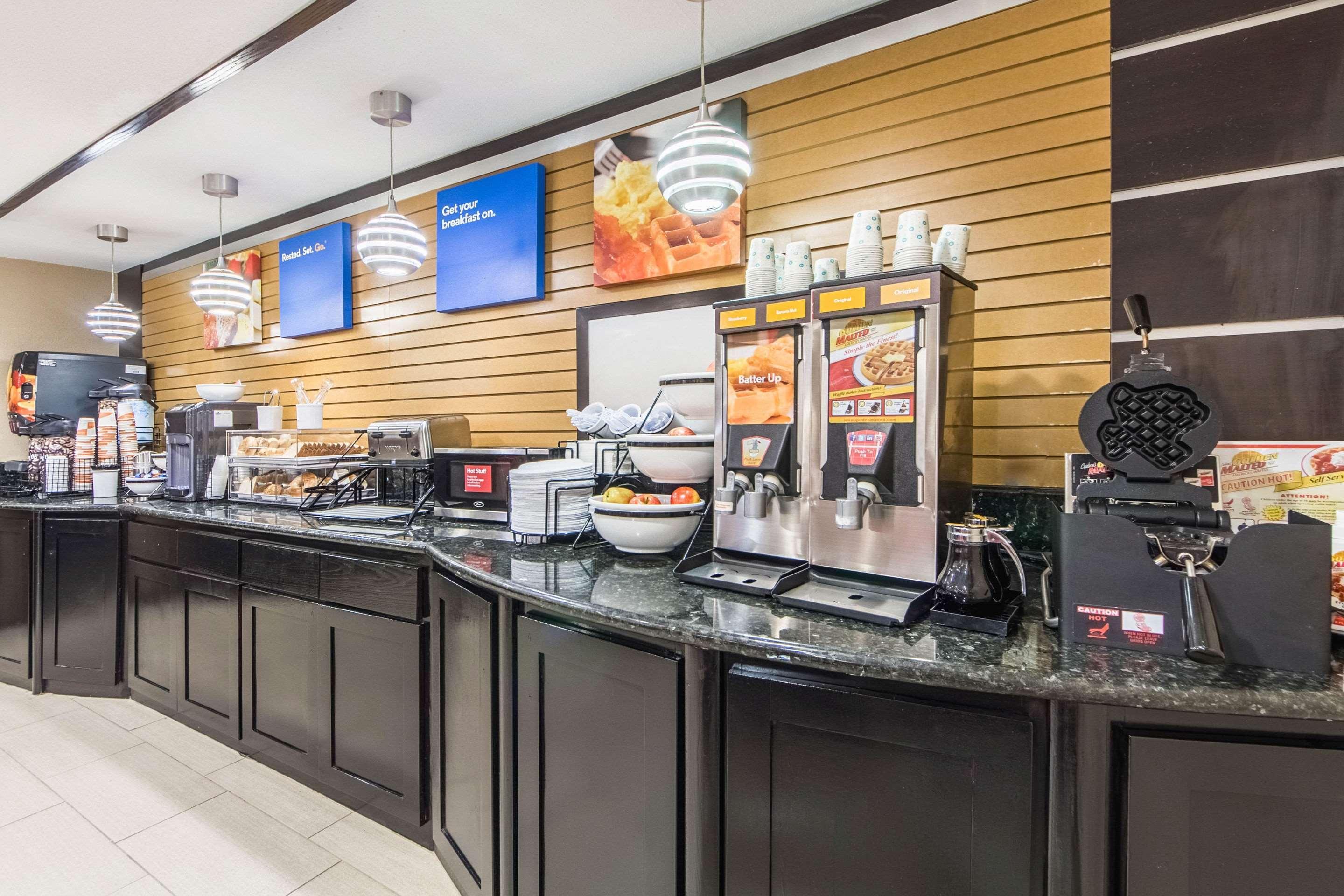 Comfort Inn Dallas Park Central Екстер'єр фото