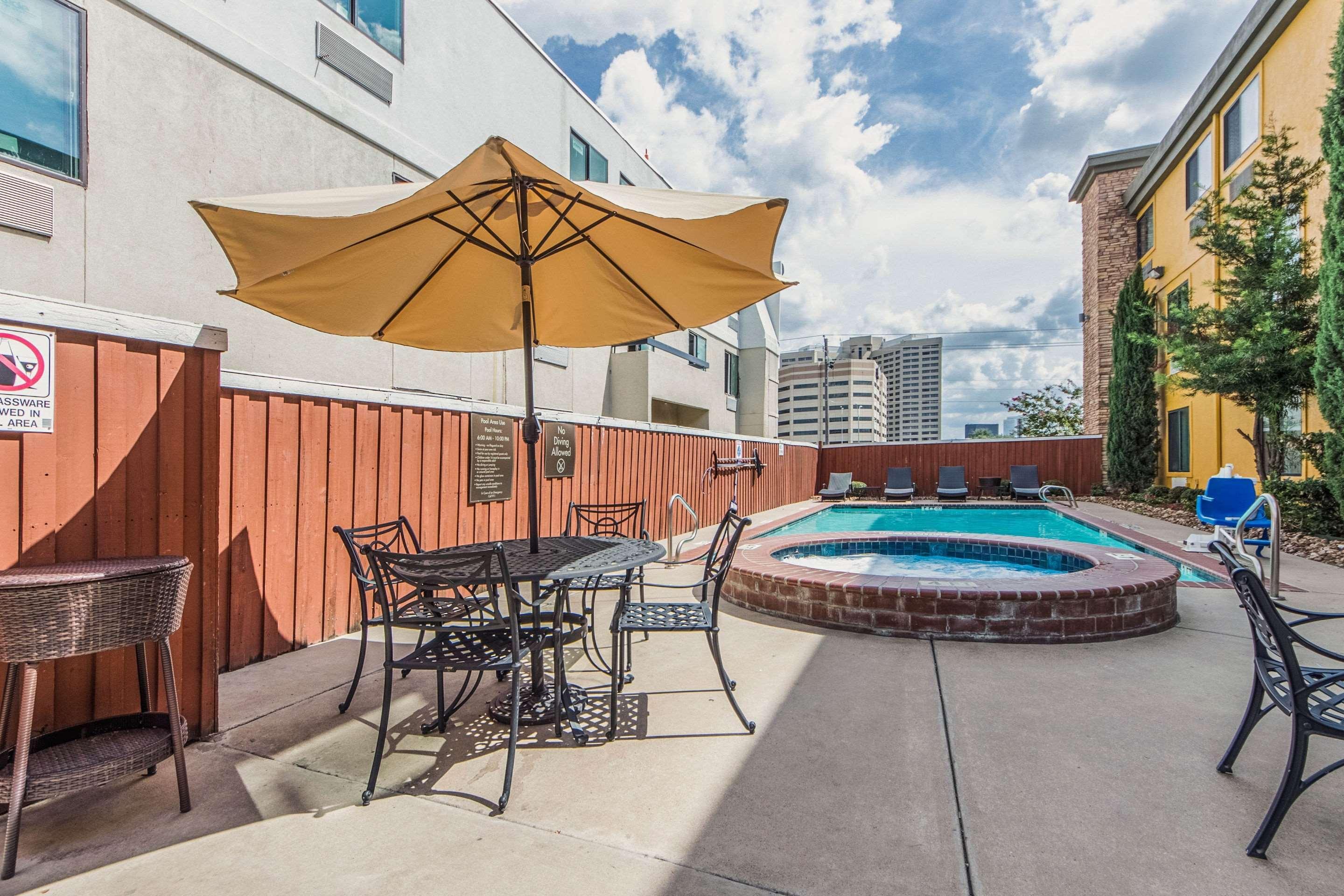 Comfort Inn Dallas Park Central Екстер'єр фото