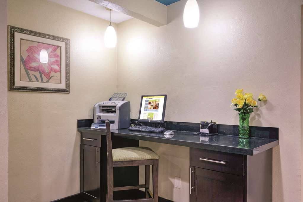 Comfort Inn Dallas Park Central Зручності фото