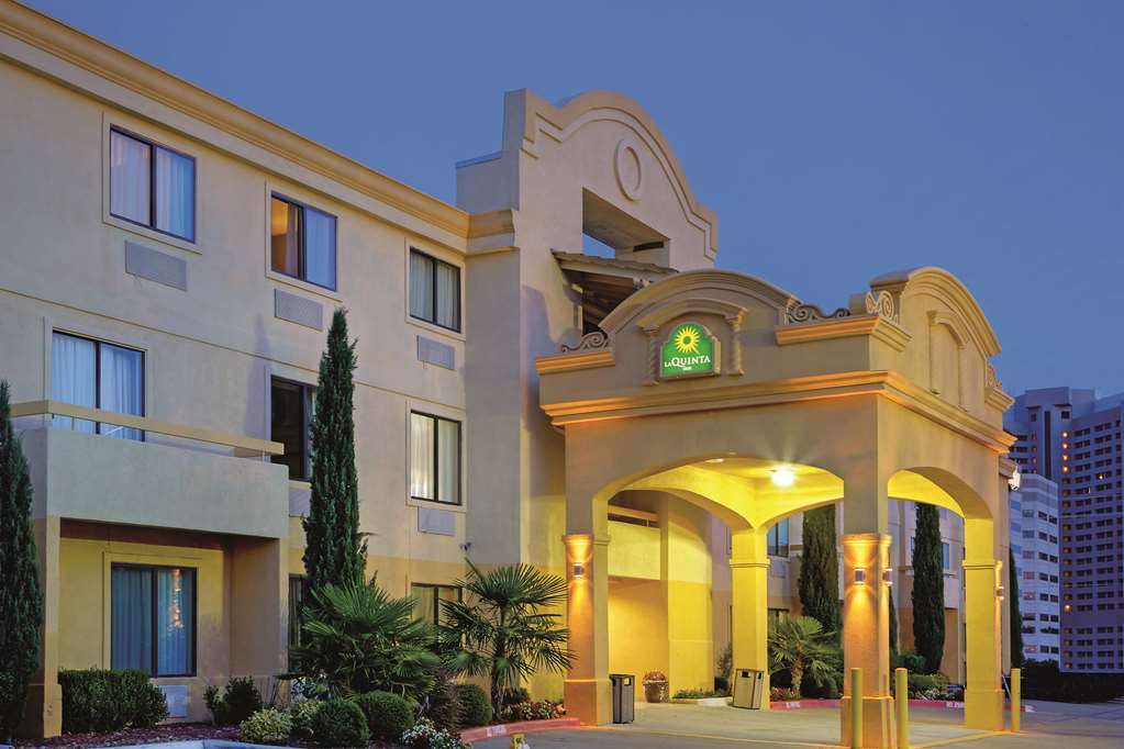 Comfort Inn Dallas Park Central Екстер'єр фото