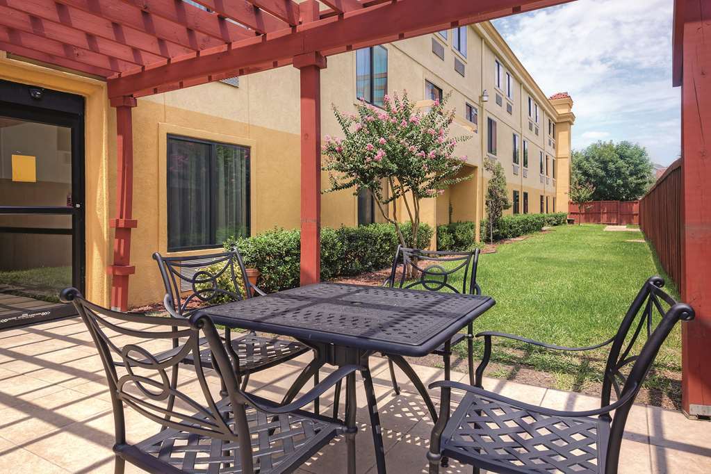 Comfort Inn Dallas Park Central Екстер'єр фото