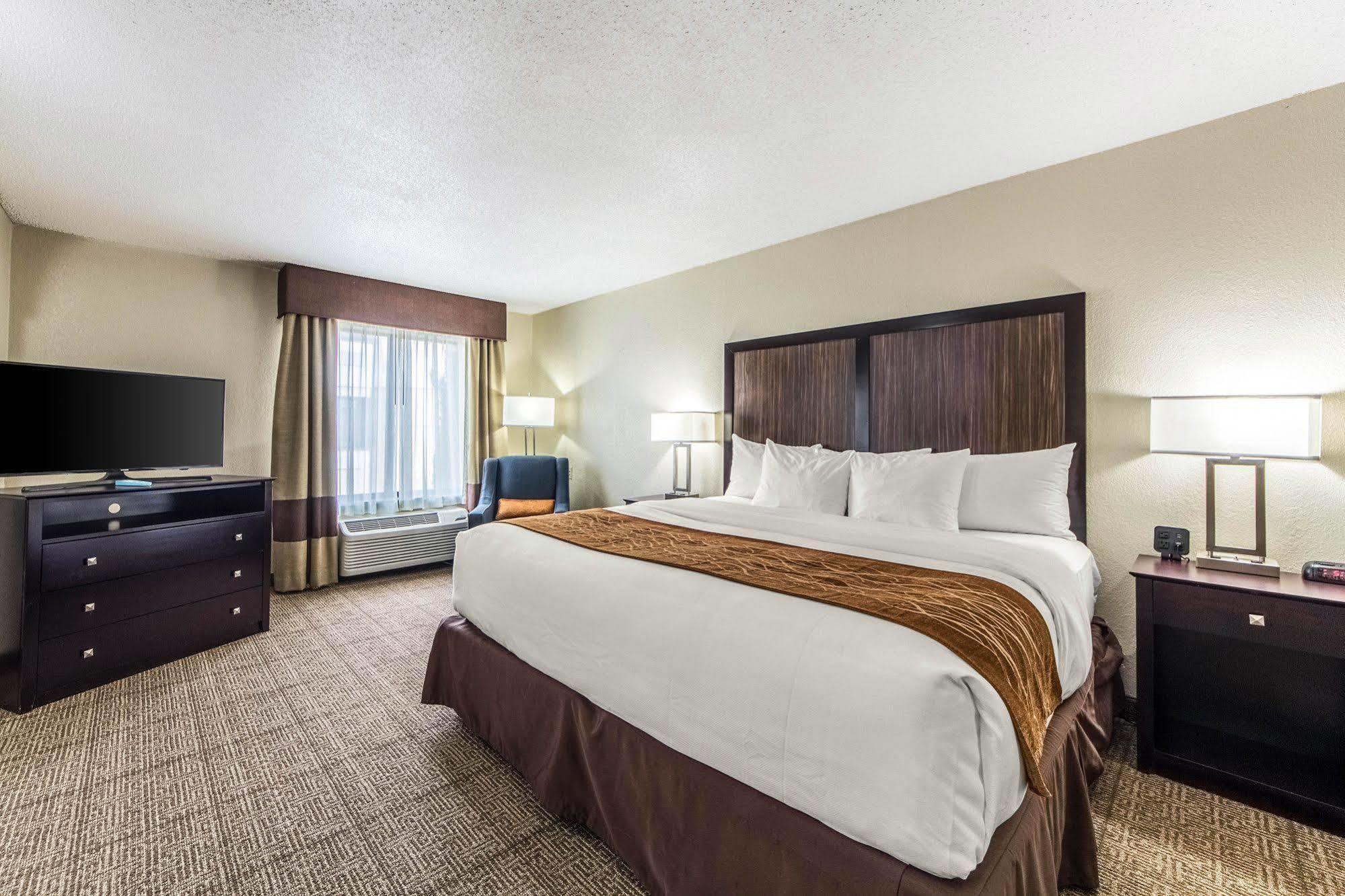 Comfort Inn Dallas Park Central Екстер'єр фото